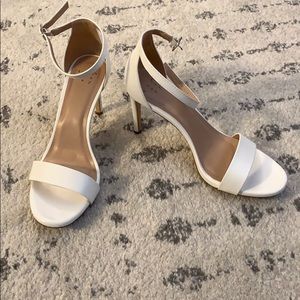 Like new: White strappy heeled sandals